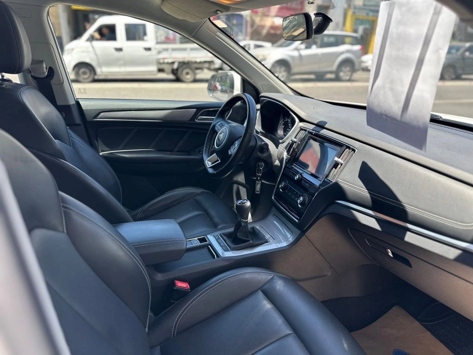 MG RX5 1.5T STD 2023 - Imagen 8 de 13