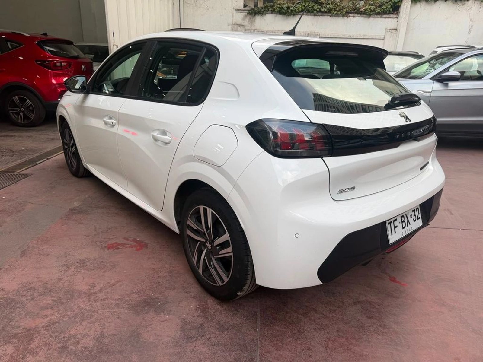 Peugeot 208 Active Pack Puretech 75 e6.4 2024 - Imagen 5 de 12