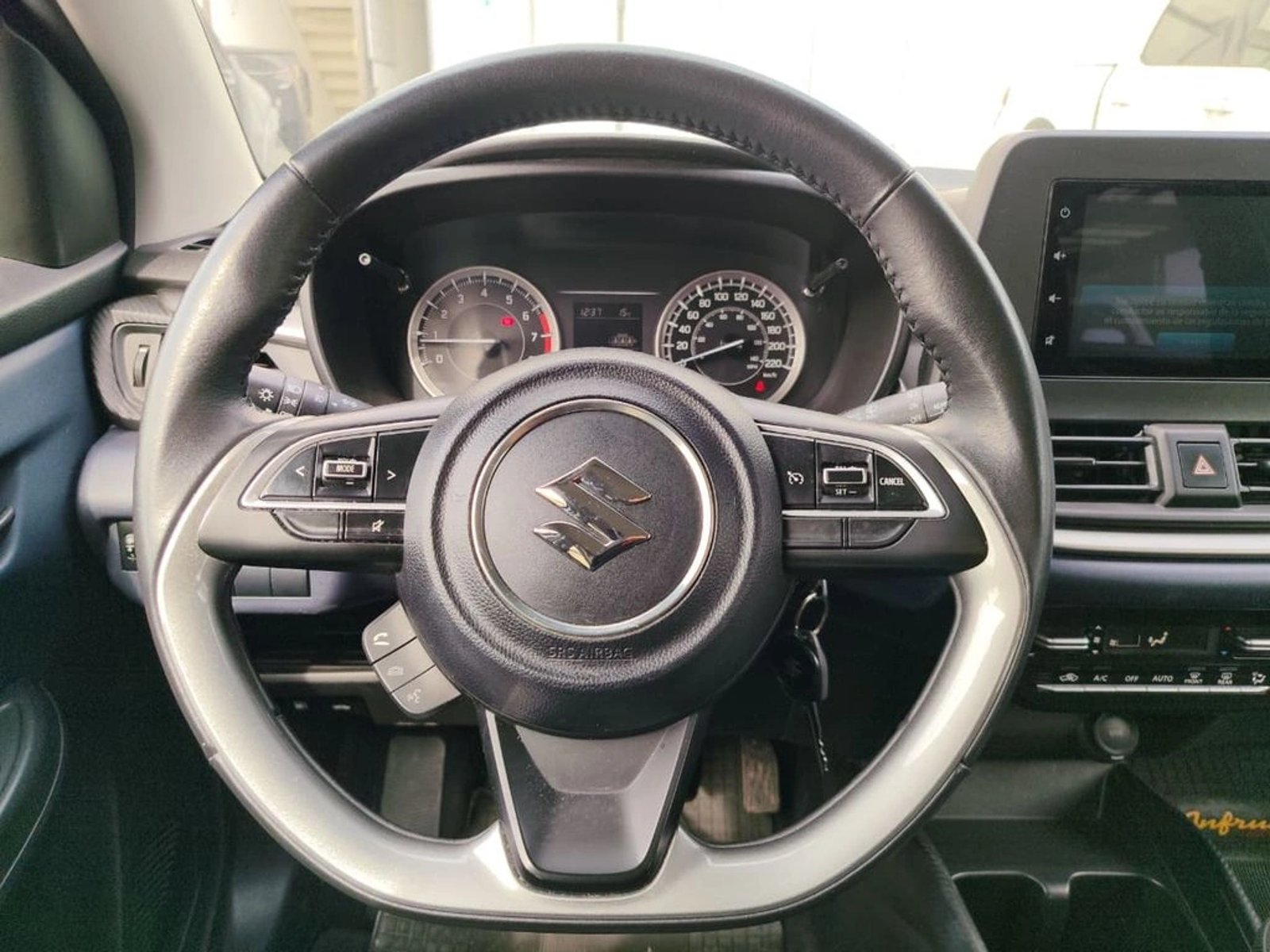 Suzuki BALENO GLS 2023 - Imagen 11 de 15