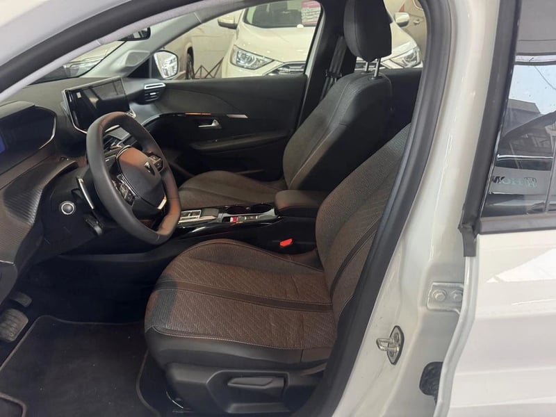 Peugeot 208 ALLURE 2025 - Imagen 9 de 12