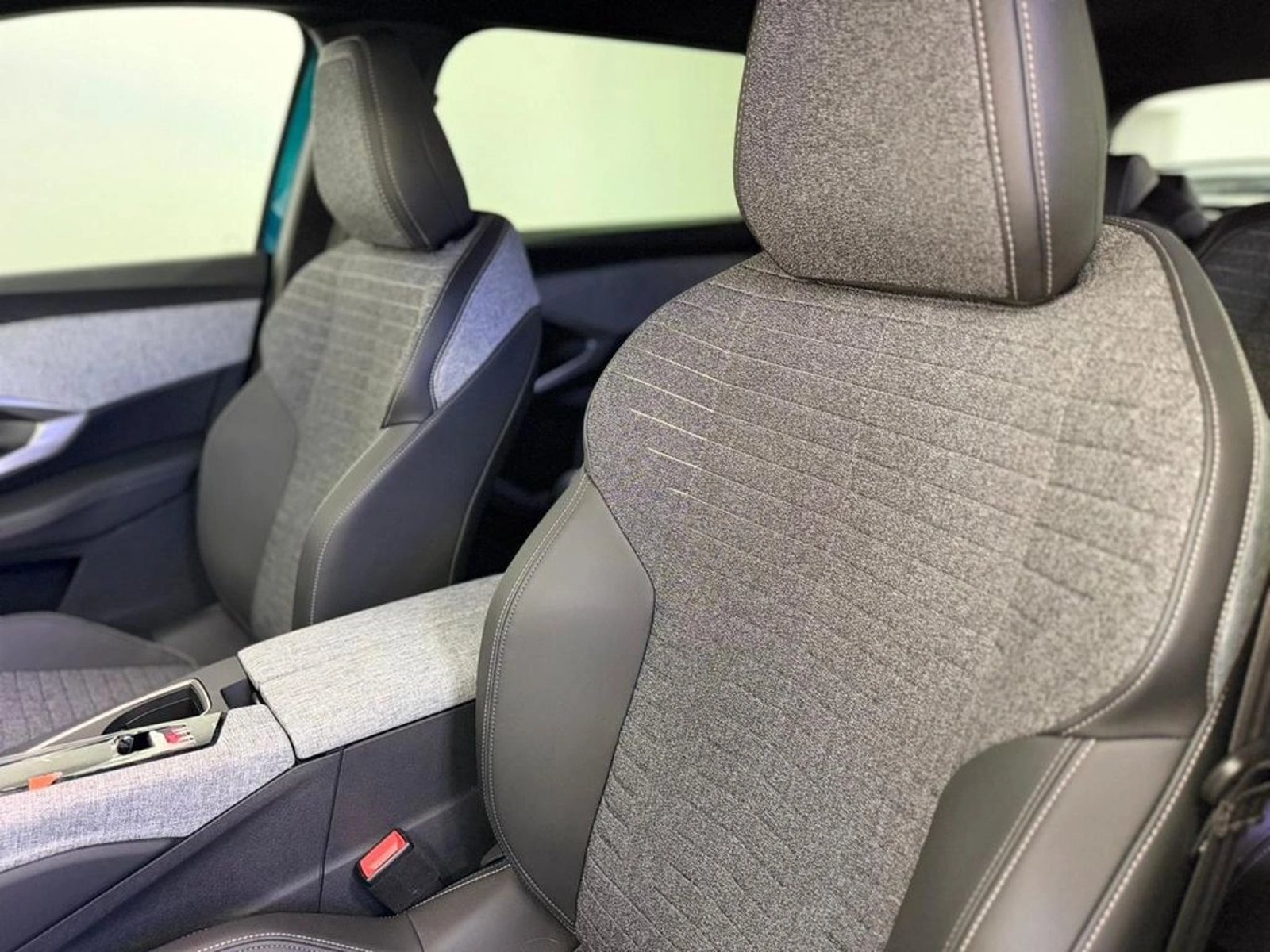 PEUGEOT 5008 ALLURE MHEV 136 EDCT6 2026 - Imagen 11 de 18