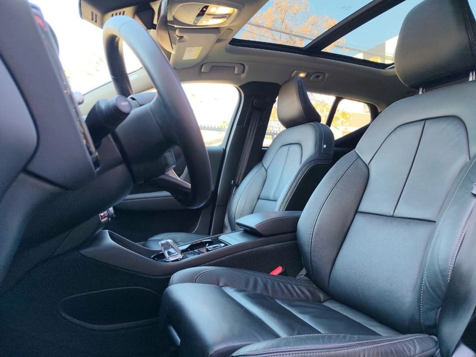 Volvo XC40 B4 ULTIMATE 2.0 AUT 2023 - Imagen 10 de 19