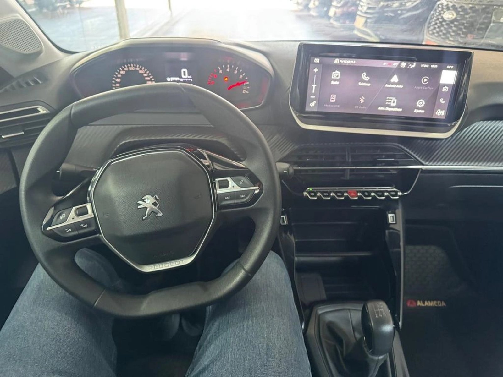 PEUGEOT 208 ALLURE 1.2  82HP 2023 - Imagen 12 de 19