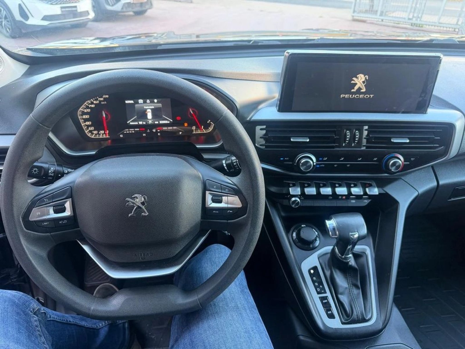 Peugeot LANDTREK Active BlueHDi 180 4x4 AT 2024 - Imagen 9 de 13