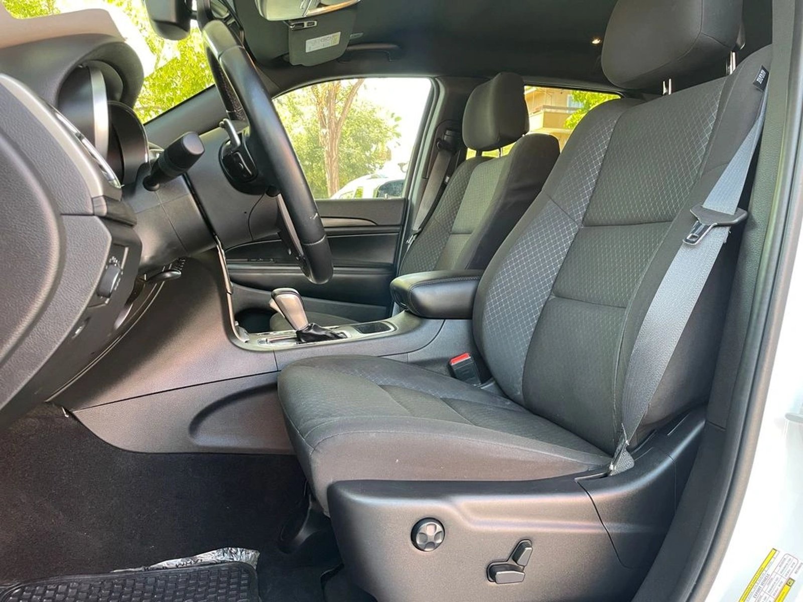 JEEP GRAND CHEROKEE Laredo Sport 2022 - Imagen 13 de 20