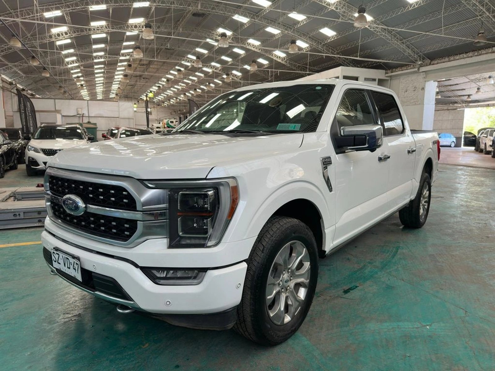 FORD F-150 Lariat Luxury AT 2023 - Imagen 16 de 19