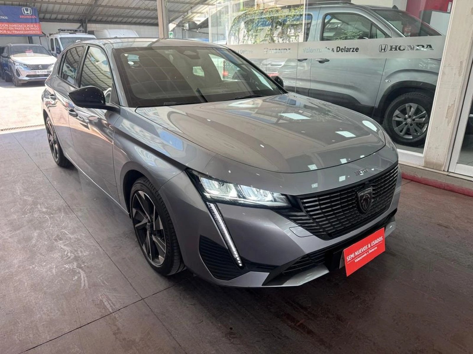 Peugeot 308 Allure Pack Puretech 130 EAT8 PRS 2025 - Foto 3 de 14
