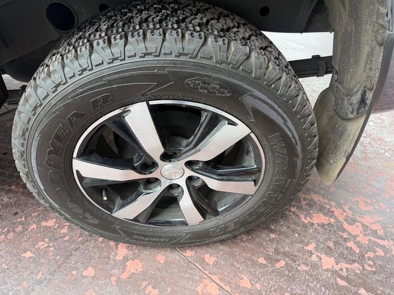 Peugeot LANDTREK Action4 BlueHDi 180 4x4 AT 2023 - Imagen 7 de 11