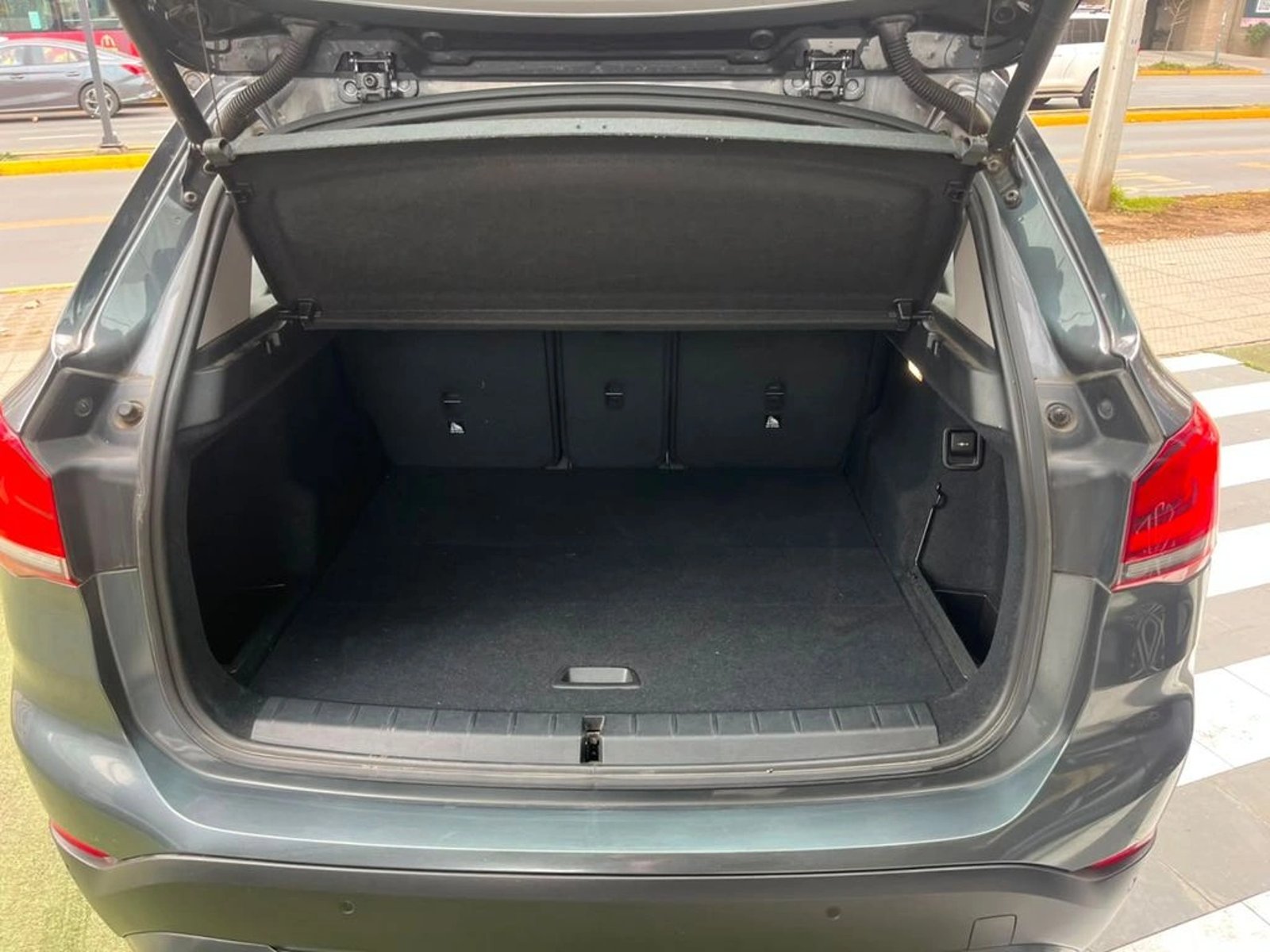 BMW X1 SDRIVE 20I URBAN  2.0 AUT 2022 - Imagen 10 de 17