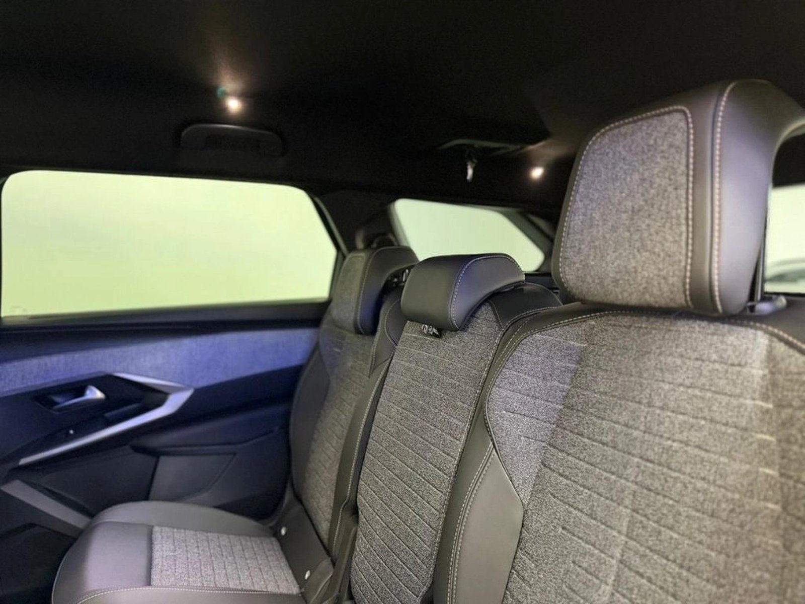 PEUGEOT 5008 ALLURE MHEV 136 EDCT6 2026 - Imagen 8 de 18