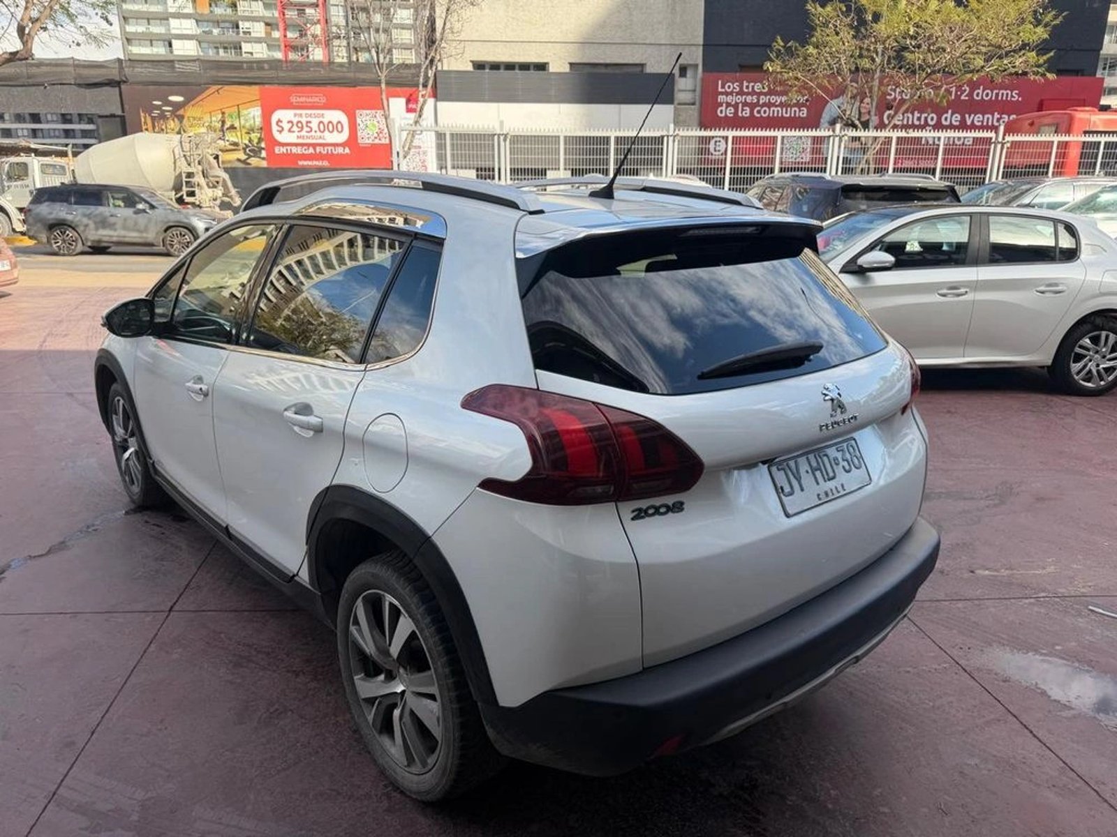 Peugeot 2008 Allure 1.6 e-HDi 92HP 2018 - Imagen 6 de 11