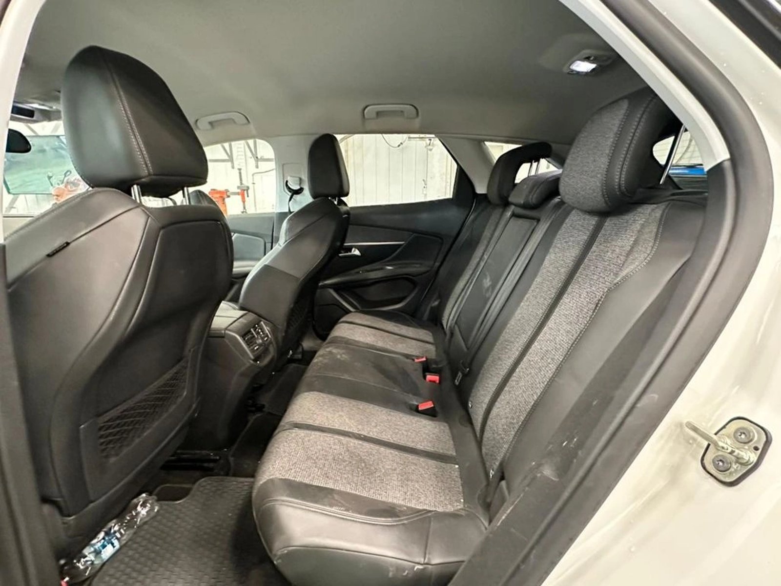 PEUGEOT 3008 Allure 1.6 THP 165HP EAT6 2018 - Imagen 8 de 15