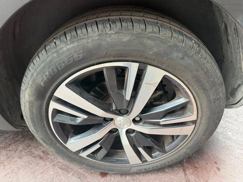 Peugeot 3008 Allure BlueHDi 130 EAT6 2021 - Imagen 8 de 13