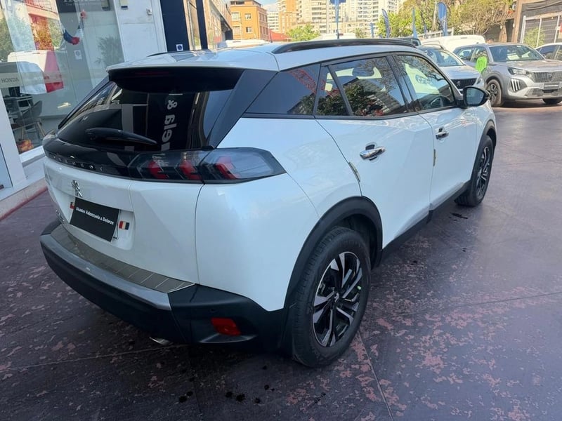 Peugeot 2008 Allure Pack BlueHDi 130 EAT8 2023 - Imagen 4 de 11