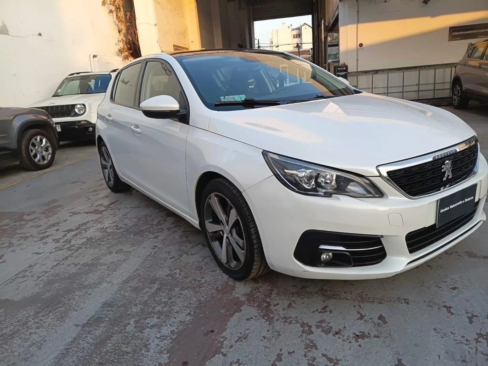 Peugeot 308 Allure pack 1.6 BlueHDi 120 HP 2018 - Foto 3 de 20