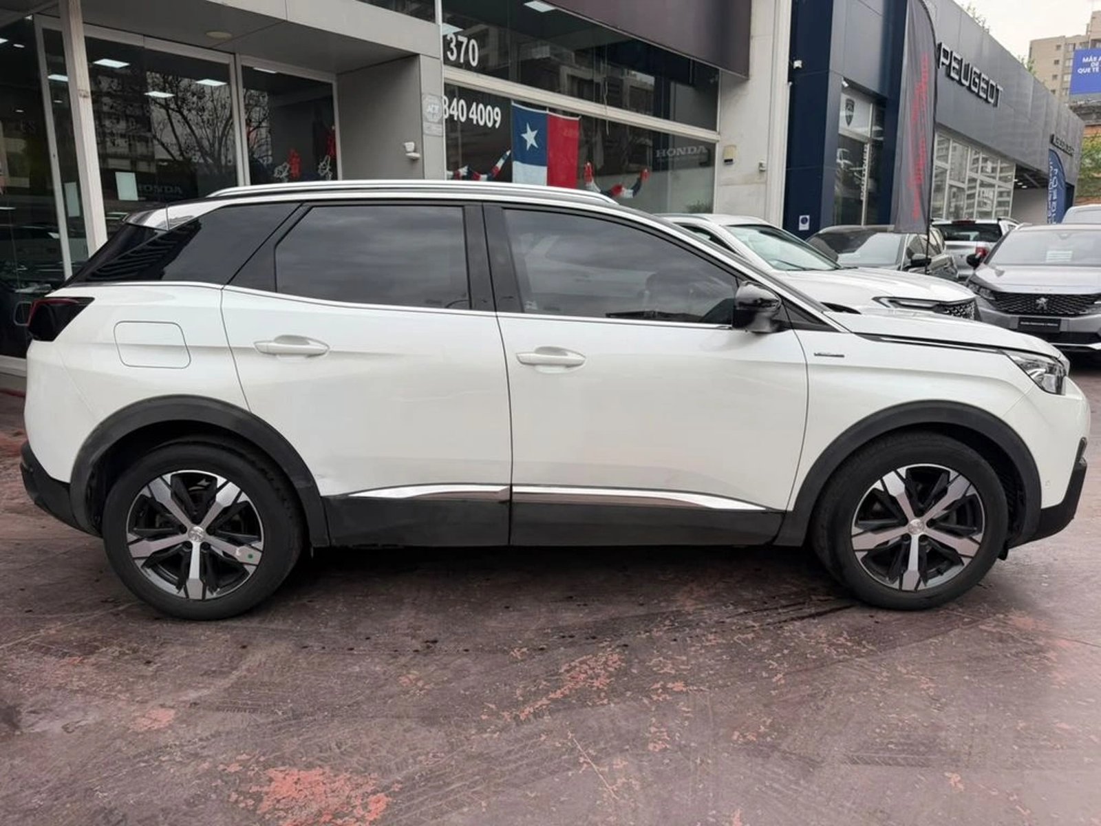 Peugeot 3008 GT LINE 1.6 2019 - Foto 4 de 14