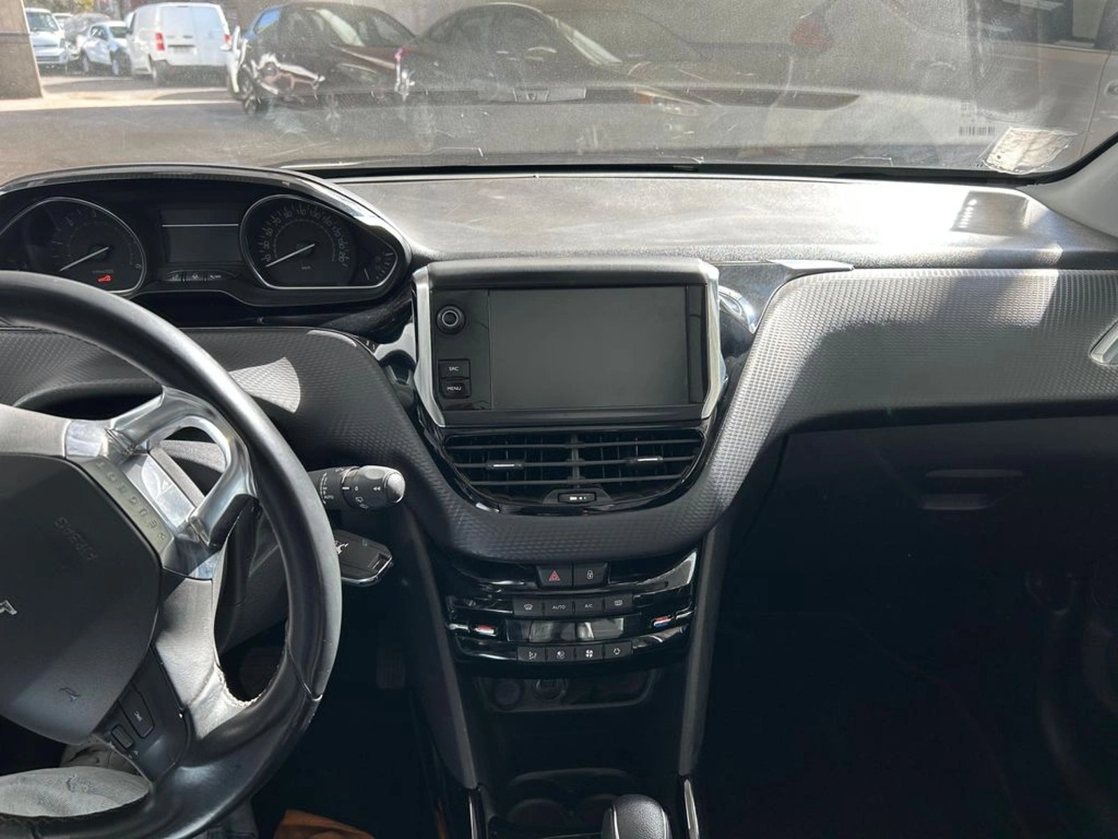 Peugeot 2008 BLUE HDI 1.5 AUT 2020 - Foto 2 de 8