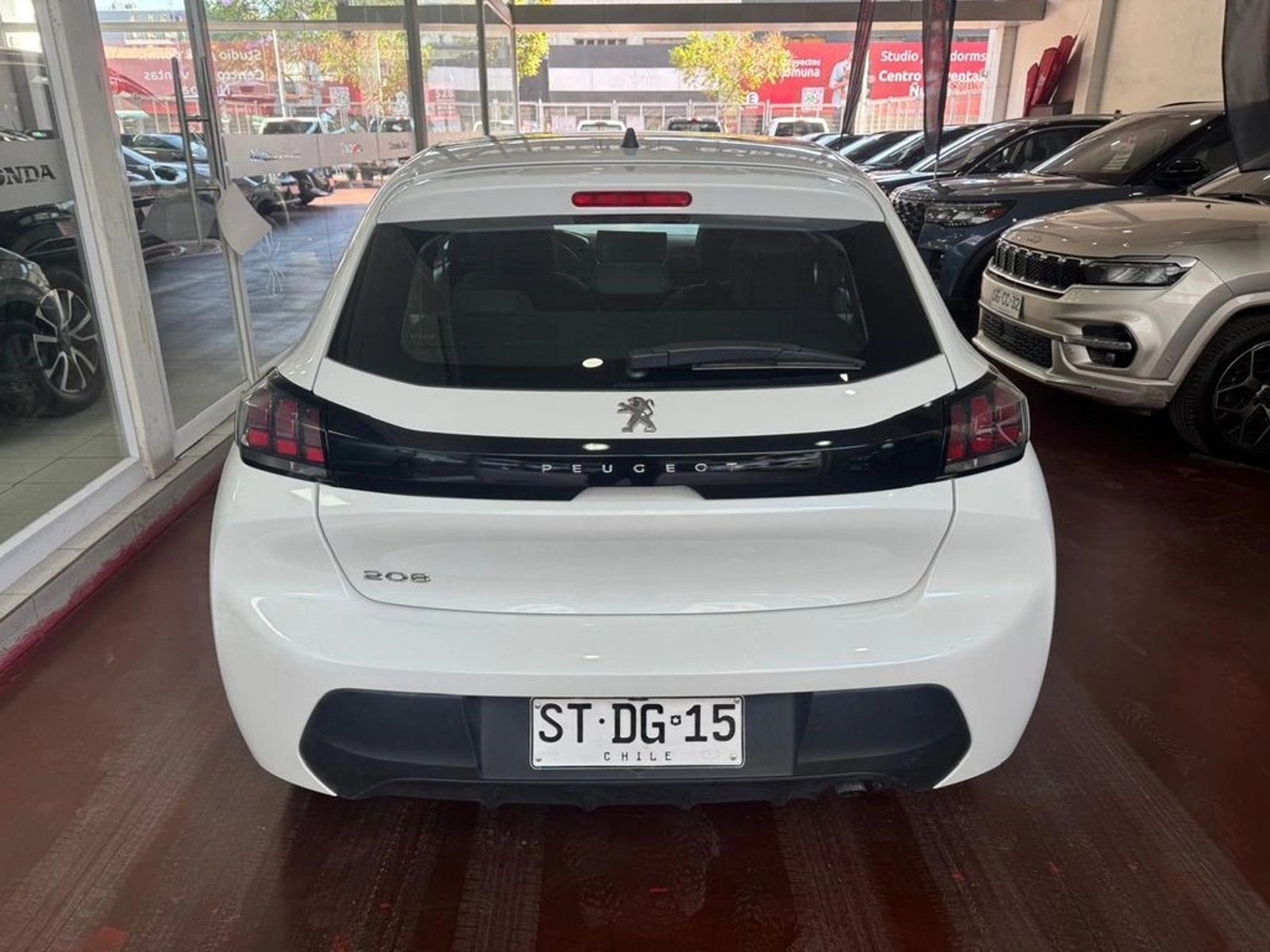 PEUGEOT 208 ALLURE 1.2  82HP 2023 - Imagen 5 de 19
