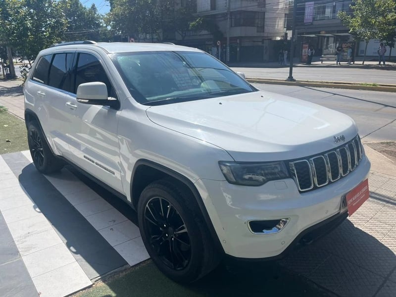 Jeep GRAND CHEROKEE Laredo Sport 2019 - Imagen 8 de 12