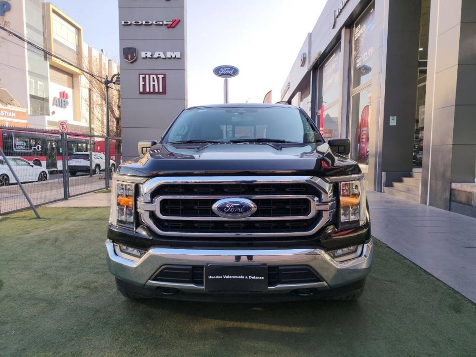 Ford F-150 XLT 4X4 5.0 AUT 2024 - Foto 2 de 17
