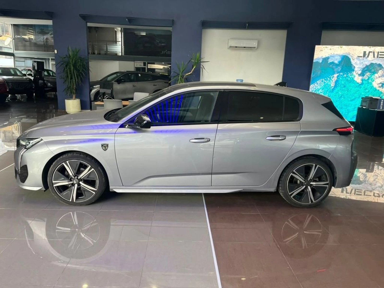 Peugeot 308 PURETECH 1.2 AUT 2023 - Foto 3 de 15