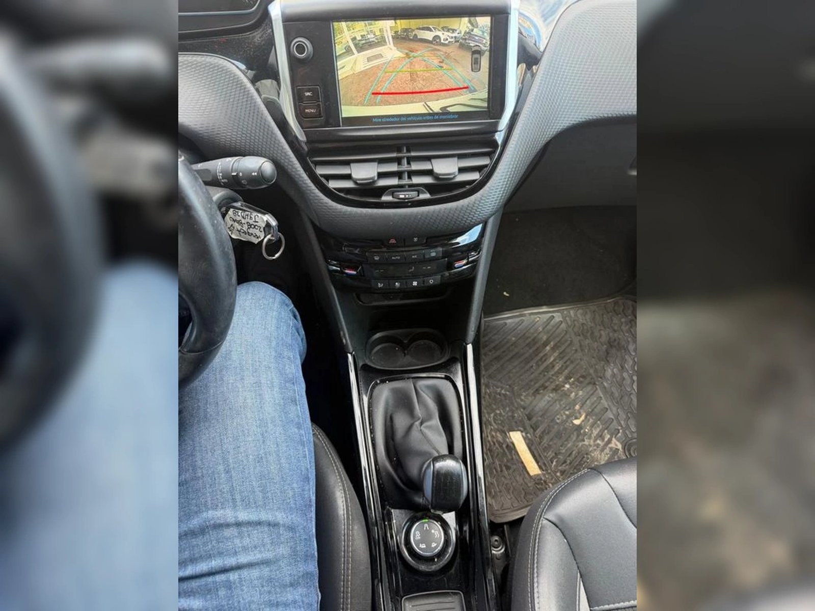Peugeot 2008 Allure 1.6 e-HDi 92HP 2018 - Imagen 8 de 11
