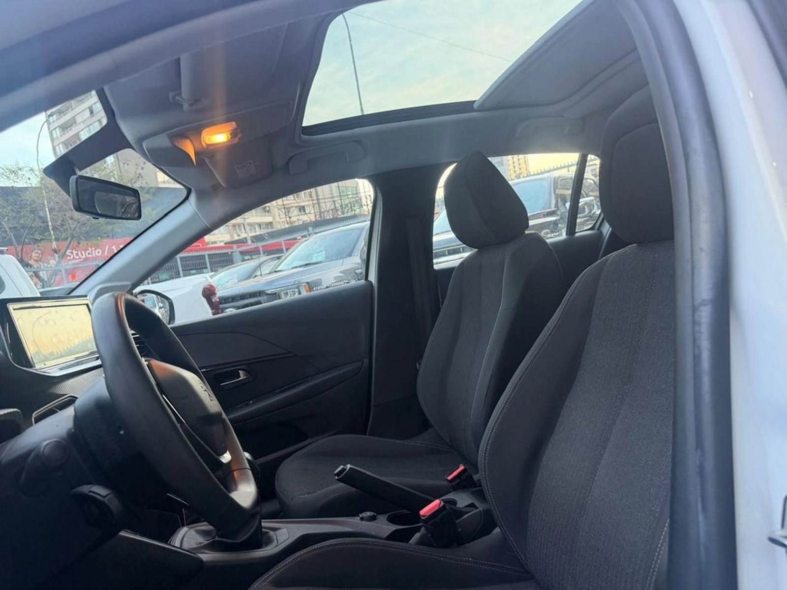 Peugeot 208 Style Puretech 75 2023 - Imagen 10 de 14