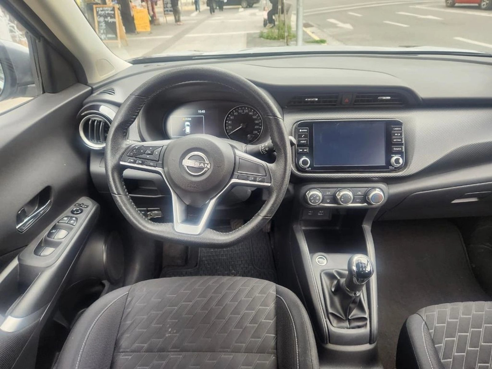 NISSAN KICKS SENSE 1.6 MT 2023 - Imagen 9 de 11
