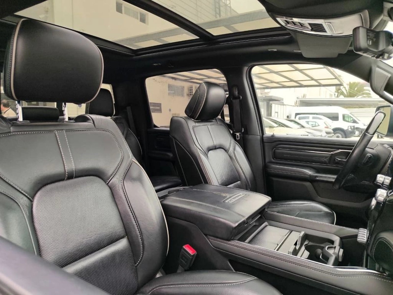 RAM 1500 LIMITED 5.7 AUT 2023 - Imagen 18 de 20