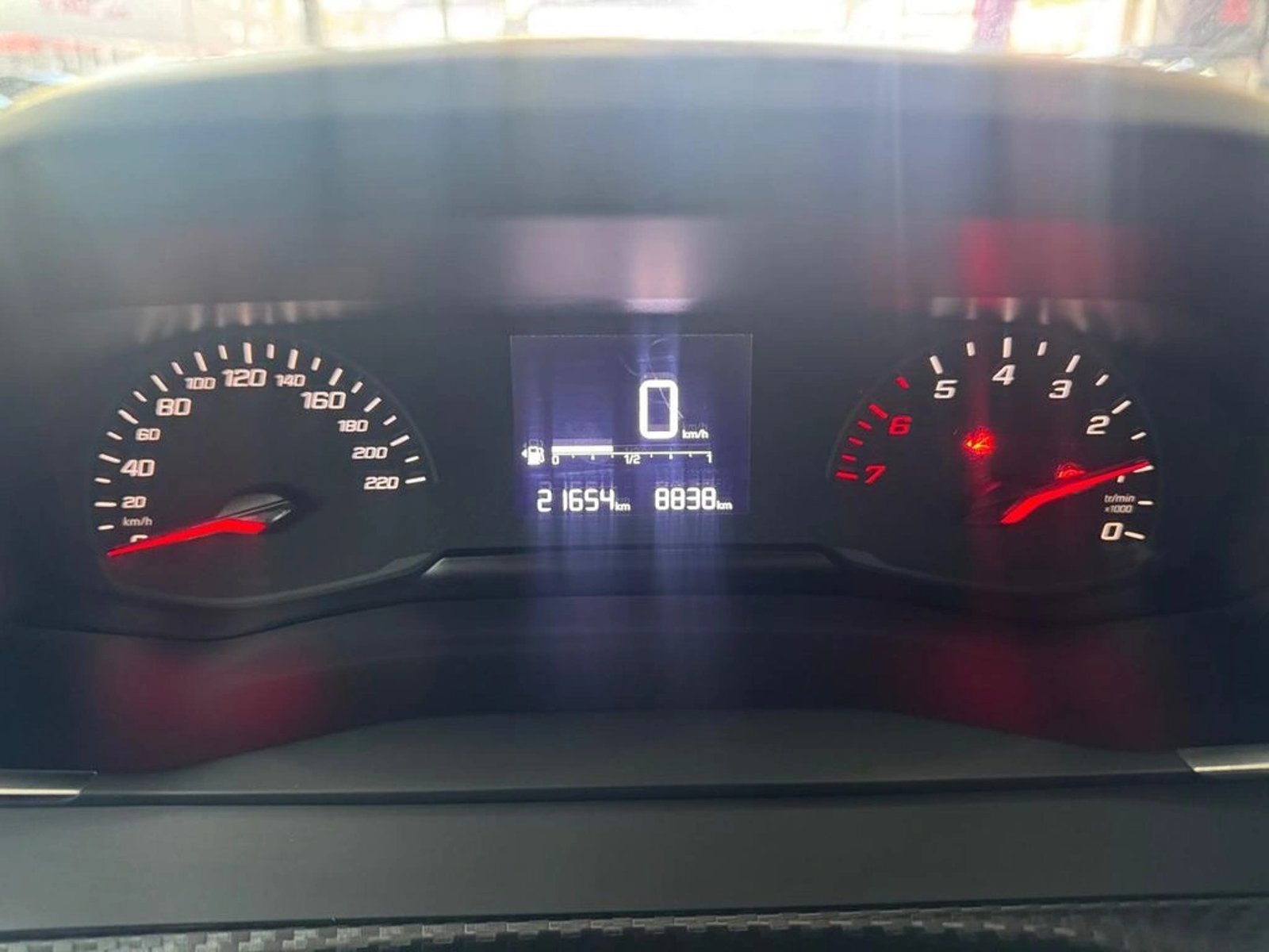 PEUGEOT 208 ALLURE 1.2  82HP 2023 - Imagen 14 de 19
