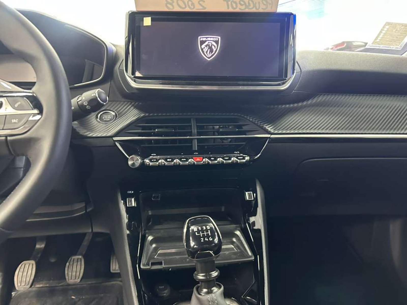 PEUGEOT 2008 MCA Allure Puretech 130 2025 - Imagen 12 de 17