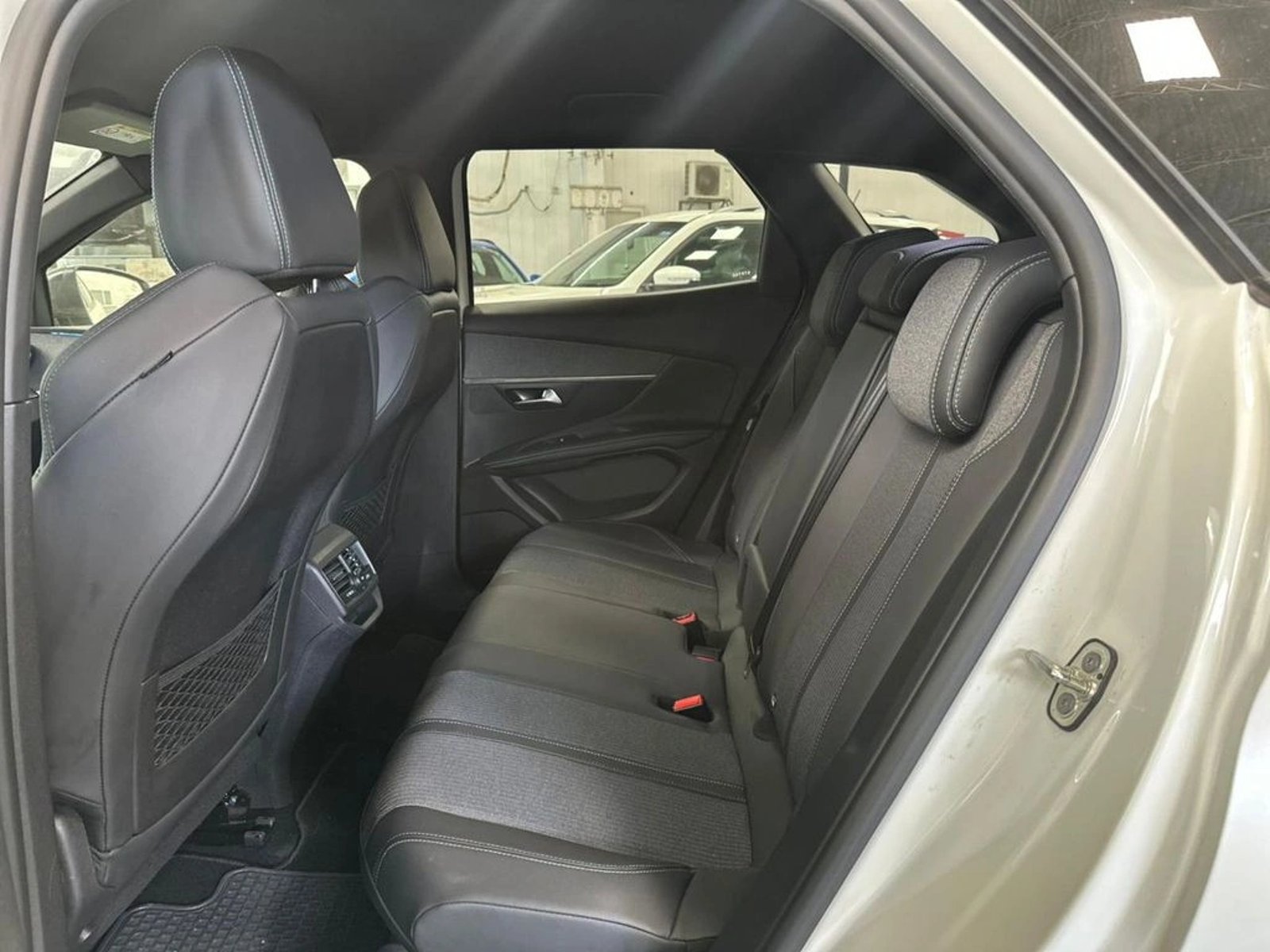 PEUGEOT 3008 ALLURE 165HP 1.6 AUT 2023 - Imagen 9 de 16