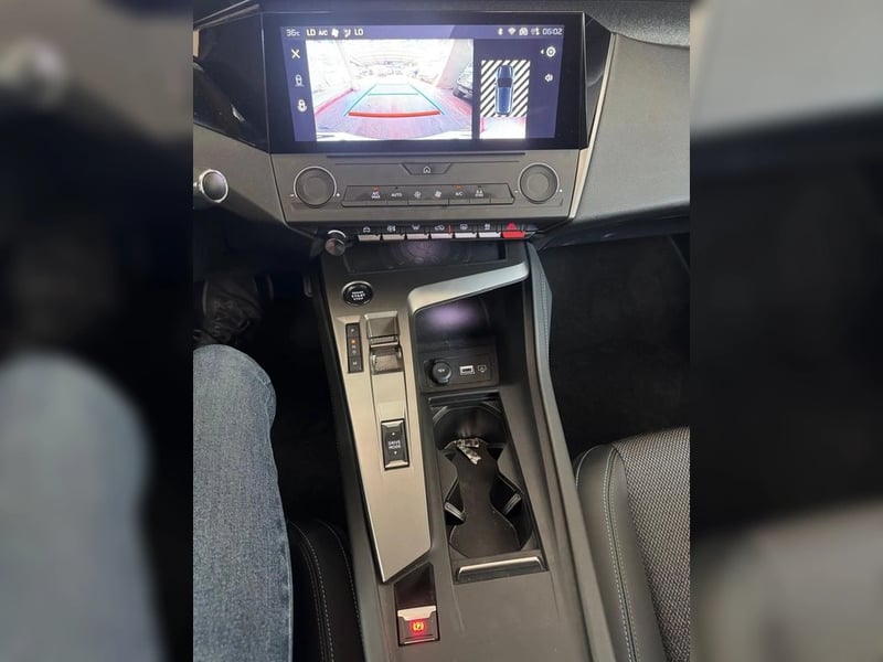 Peugeot 308 Allure Pack Puretech 130 EAT8 PRS 2025 - Imagen 12 de 14