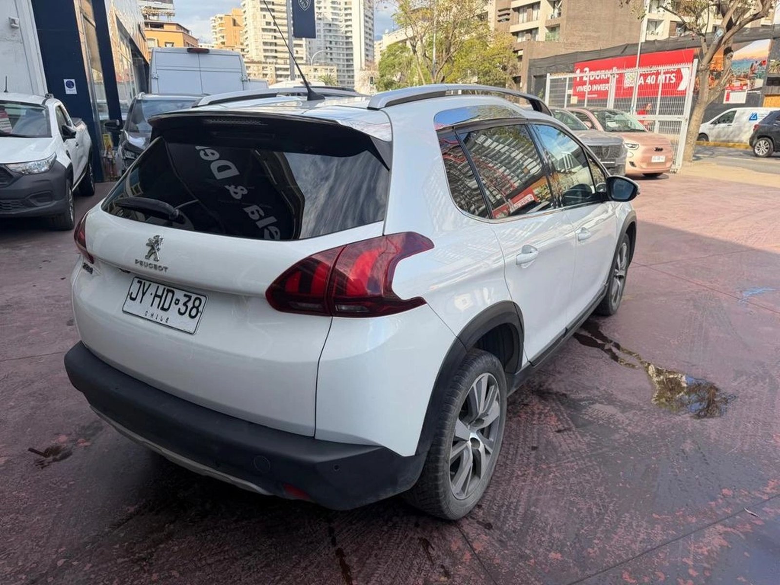Peugeot 2008 Allure 1.6 e-HDi 92HP 2018 - Imagen 4 de 11
