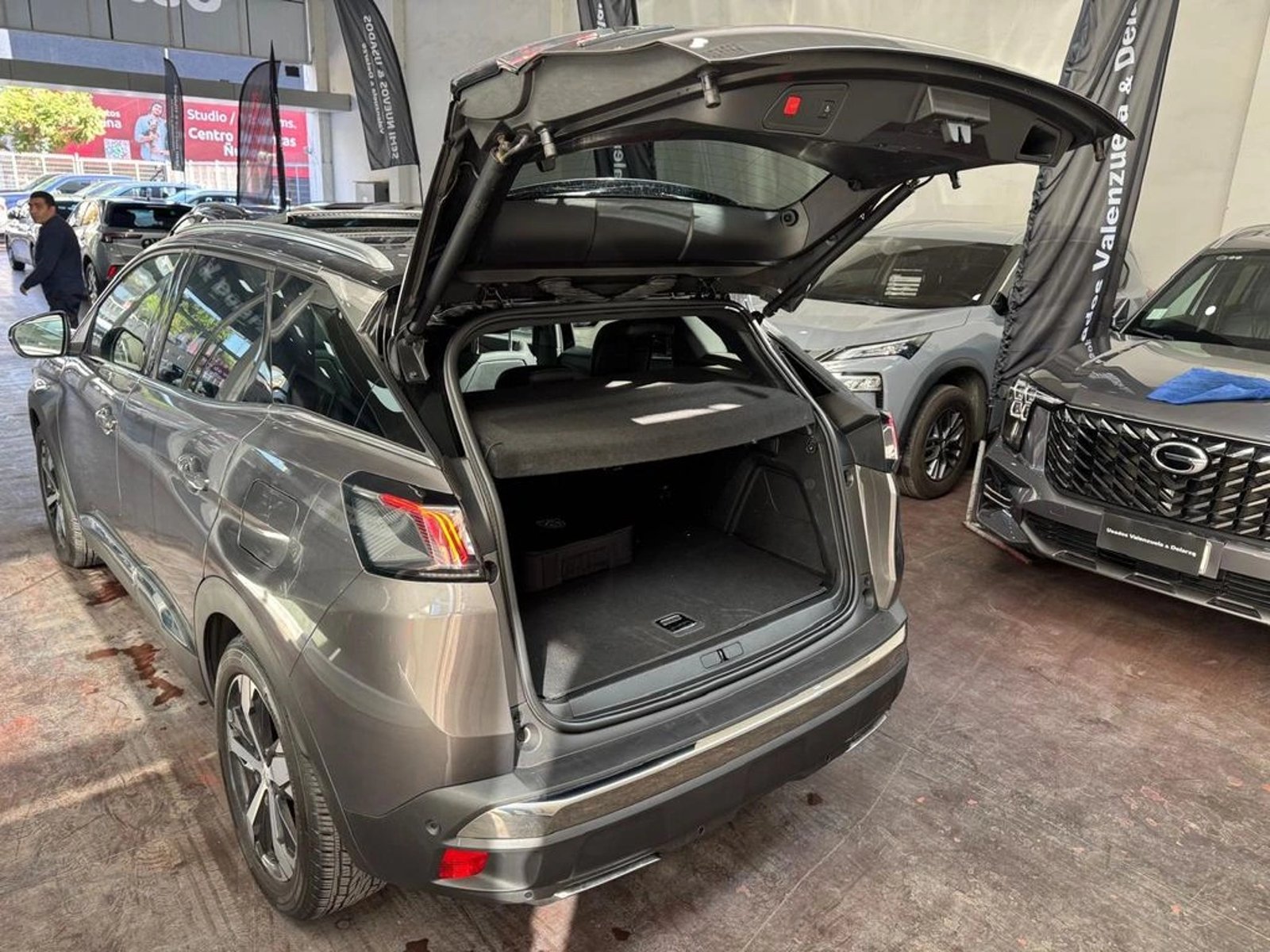 PEUGEOT 3008 GT HYBRID4 300 eEAT8 2025 - Imagen 17 de 20