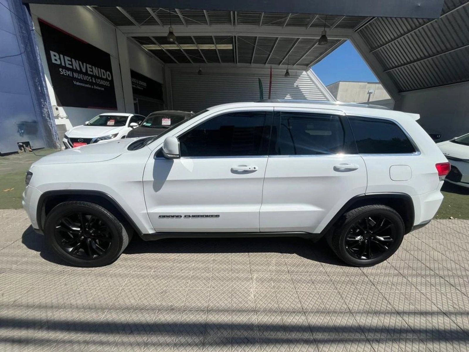Jeep GRAND CHEROKEE Laredo Sport 2019 - Foto 3 de 12
