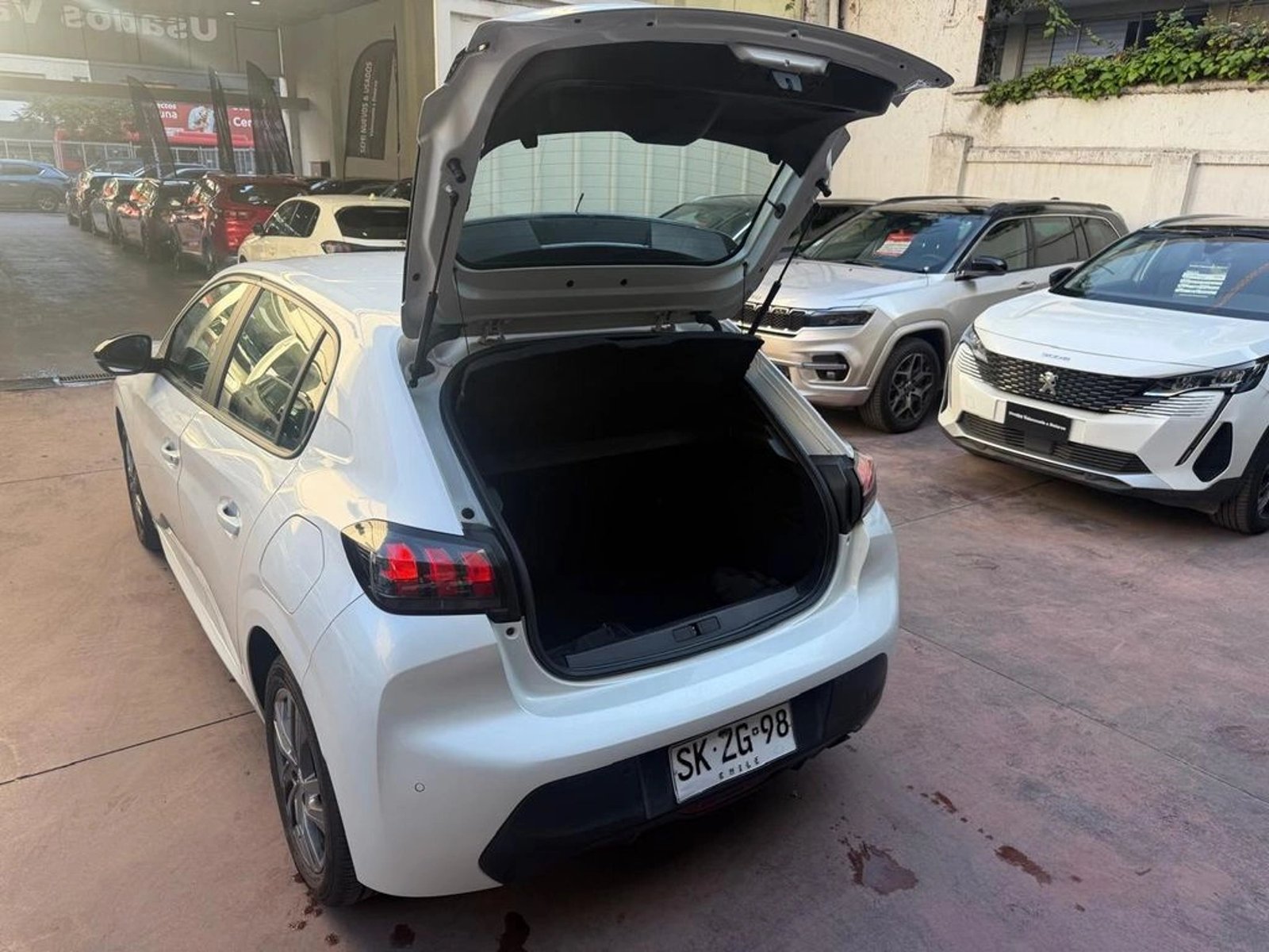 PEUGEOT 208 ACTIVE HDI 2023 - Imagen 7 de 18