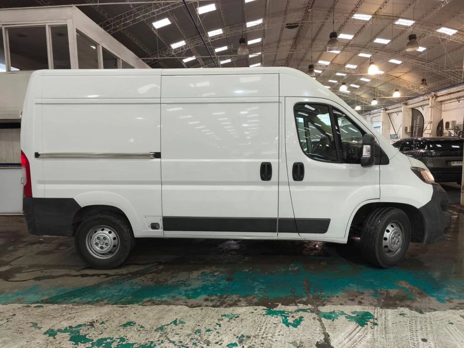 Peugeot BOXER Furgón  L2H2 BlueHDi 165 2025 - Imagen 4 de 15