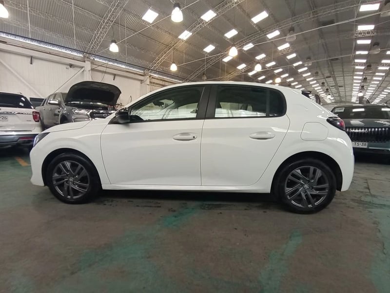 Peugeot 208 Active Pack BlueHDi 100 2023 - Imagen 9 de 14