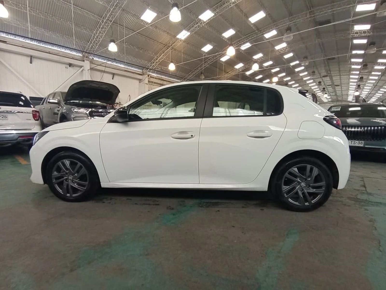 Peugeot 208 Active Pack BlueHDi 100 2023 - Imagen 9 de 14