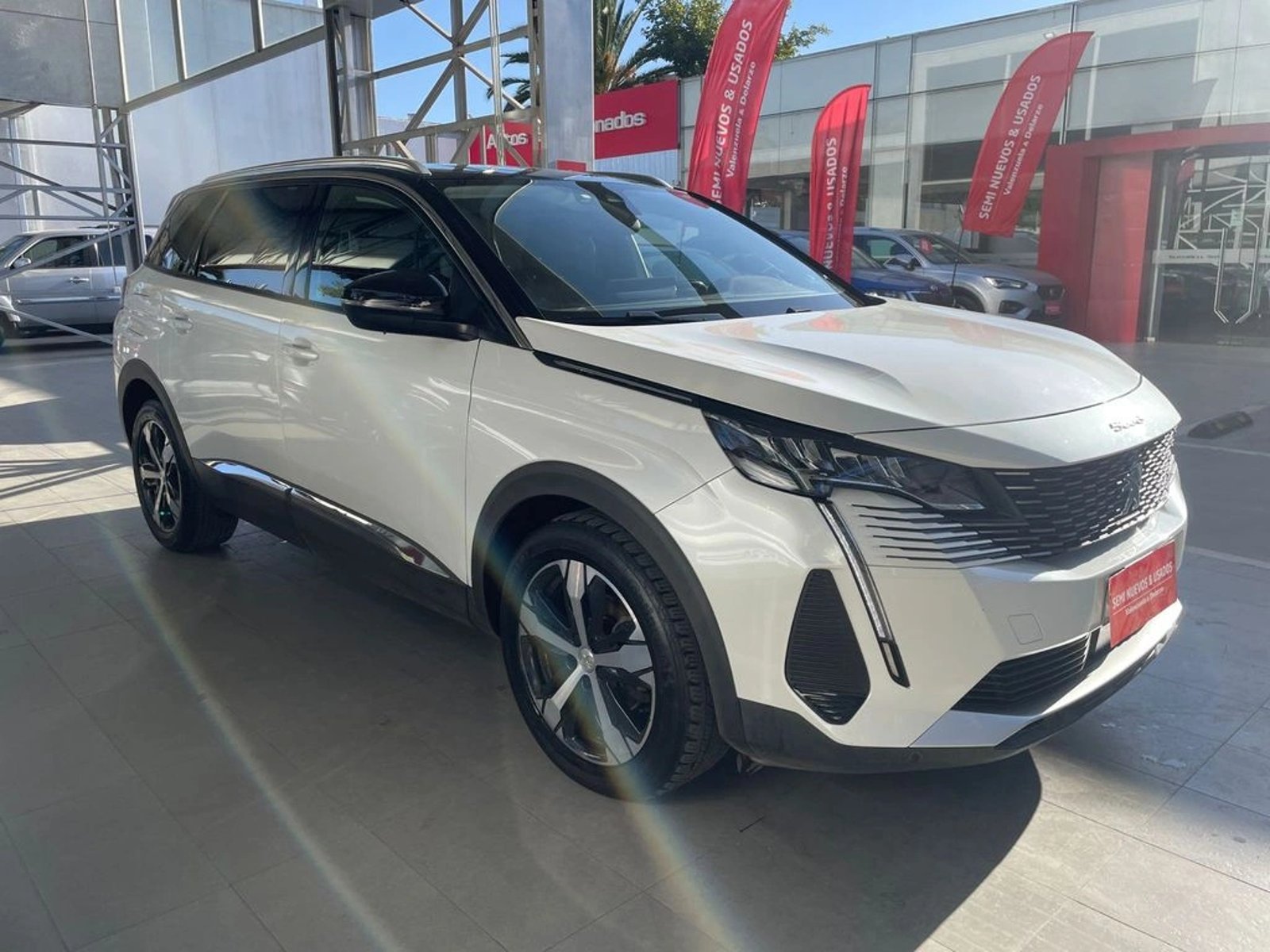Peugeot 5008 Allure BlueHDi 130 EAT8 2022 - Foto 3 de 14