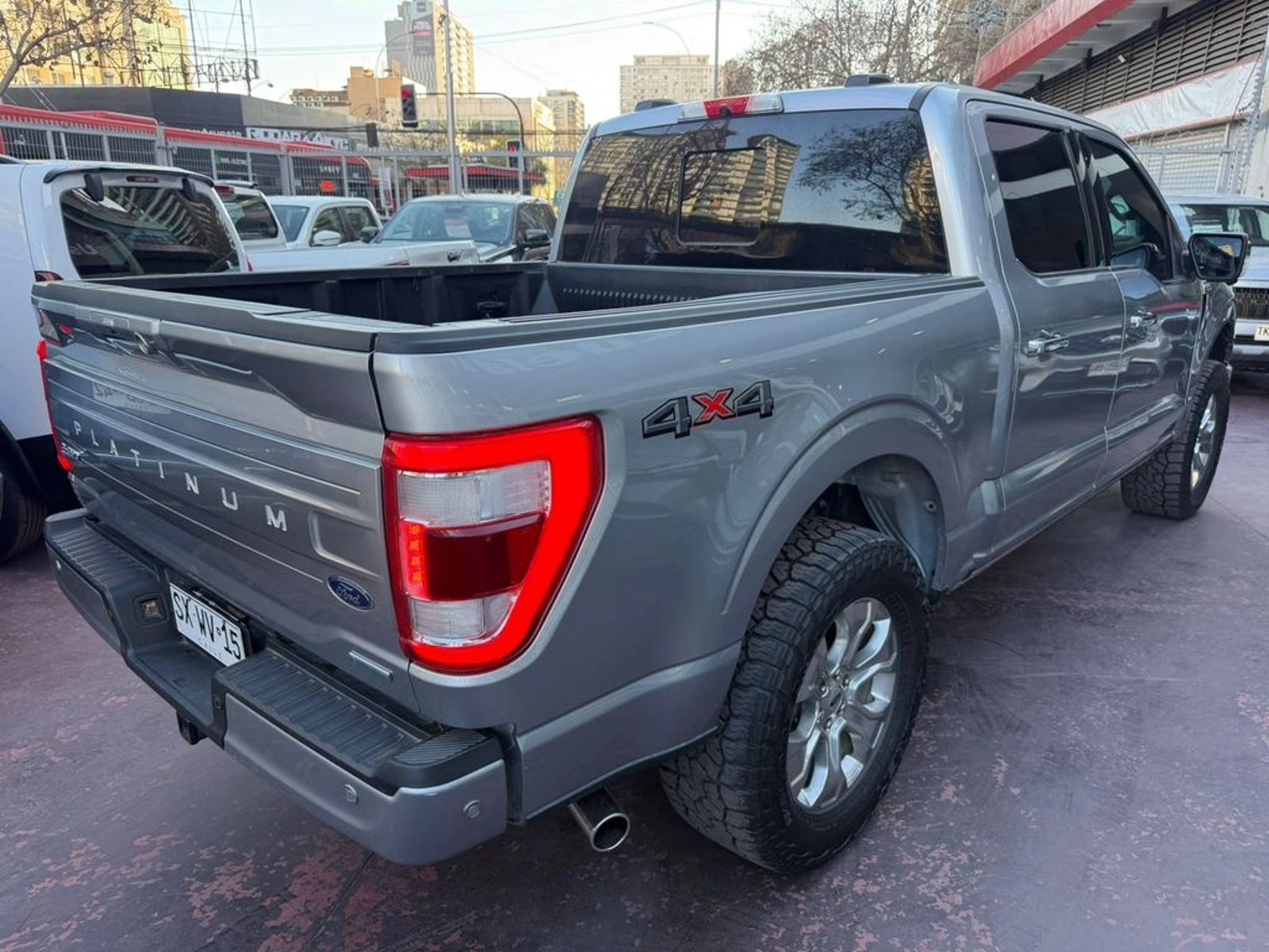 Ford F-150 Platinum 4WD AT 2023 - Foto 4 de 16