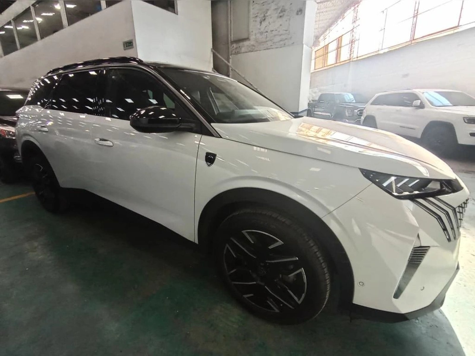 Peugeot 5008 GT MHEV 136 EDCT6 2025 - Foto 3 de 12