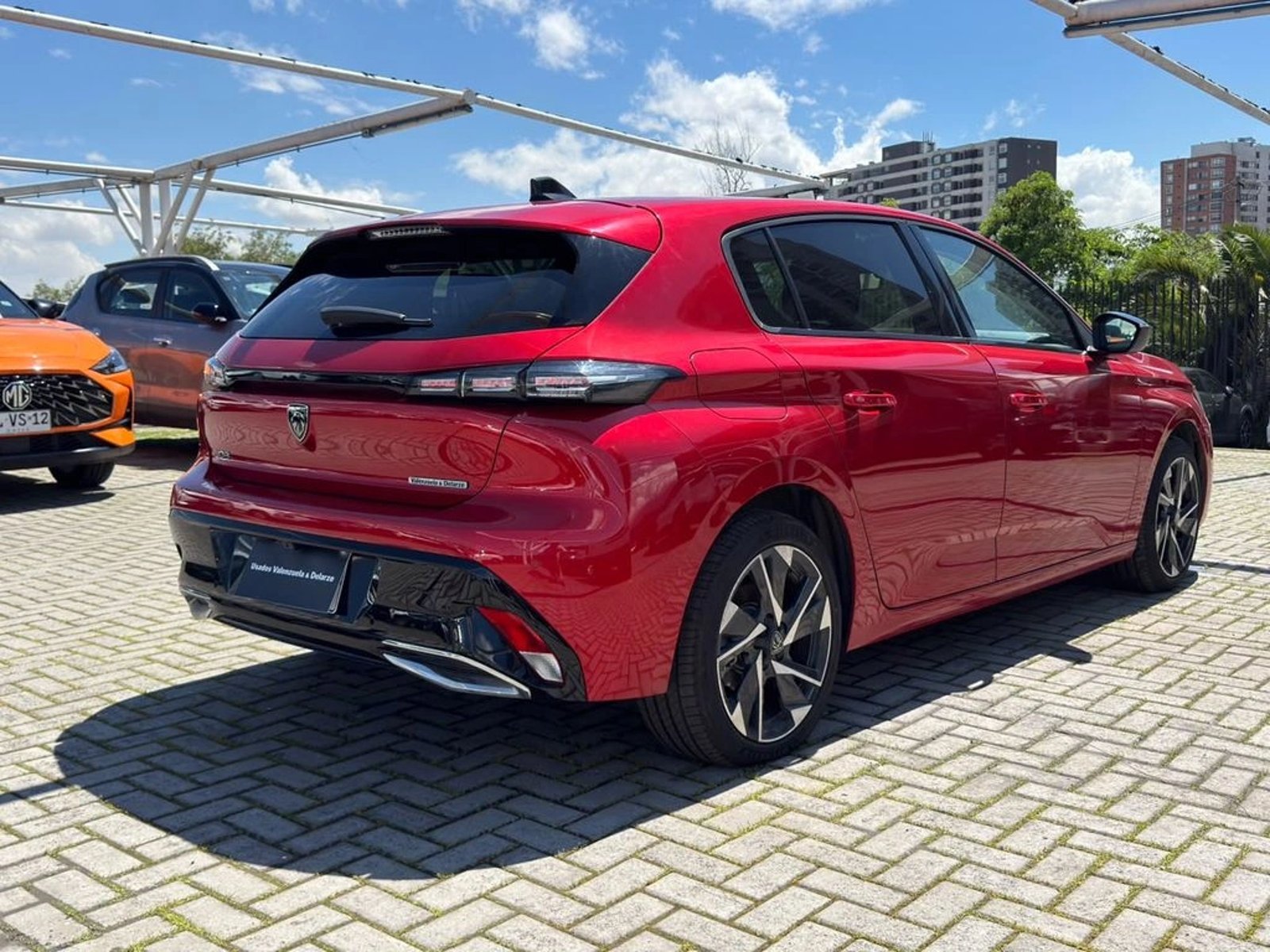 Peugeot 308 Allure Hybrid 136hp AT 2026 - Foto 5 de 18