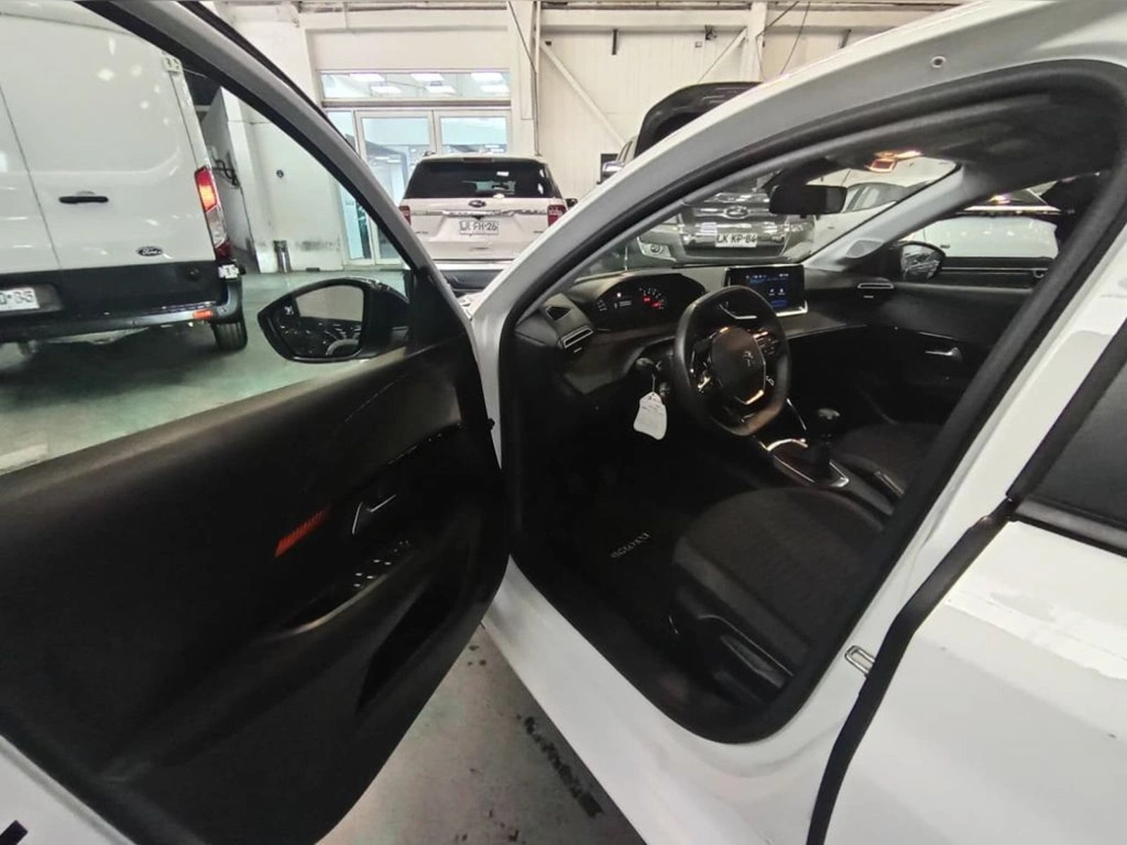 Peugeot 208 Active Pack BlueHDi 100 2023 - Imagen 10 de 14