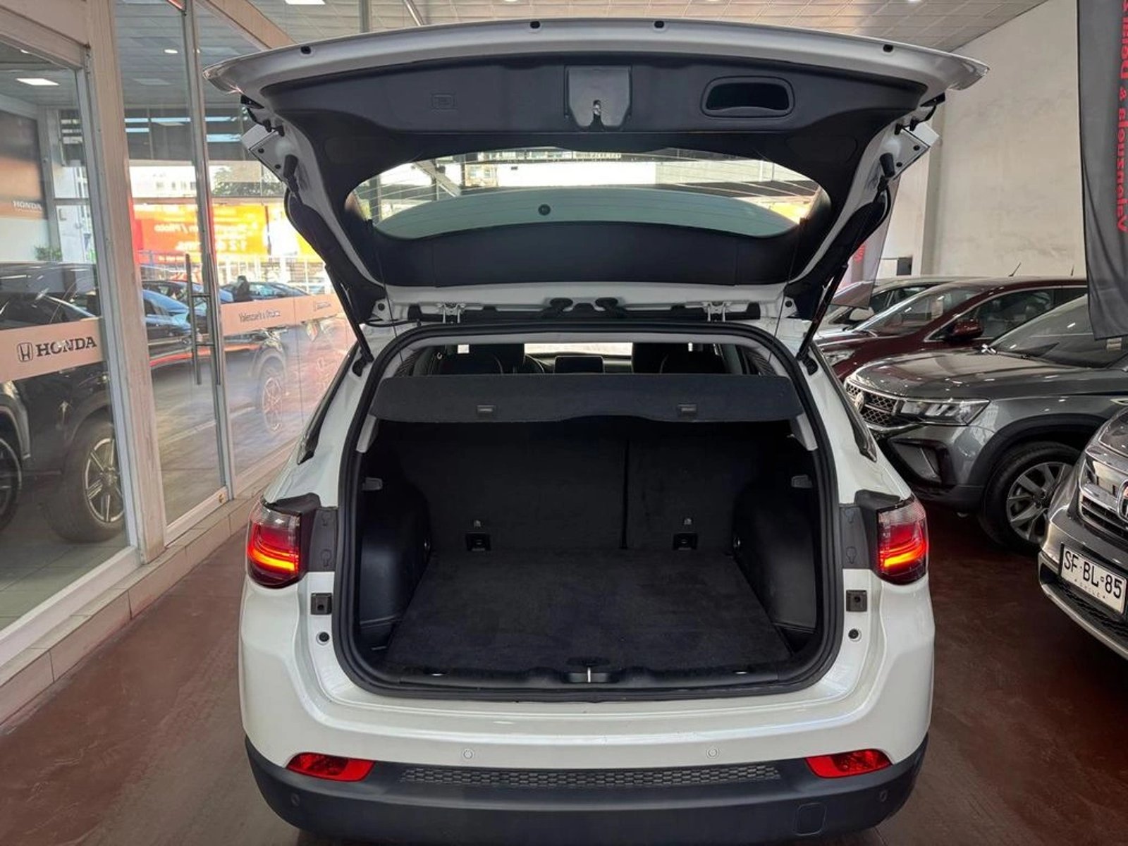 JEEP COMPASS SPORT 1.3 AUT 2023 - Imagen 7 de 16