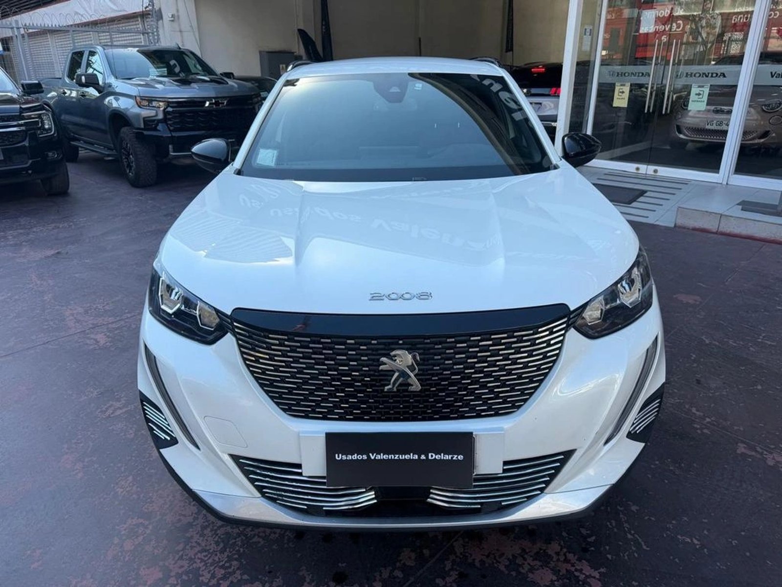 Peugeot 2008 Allure Pack BlueHDi 130 EAT8 2023 - Foto 2 de 11