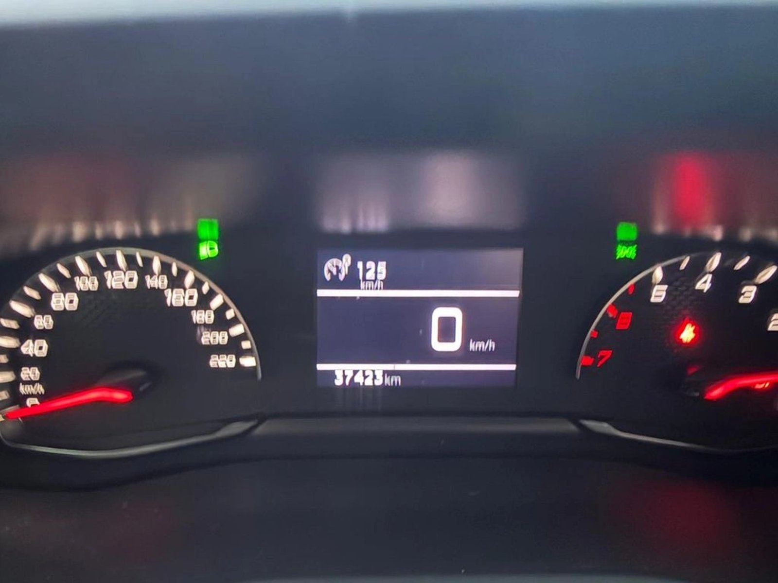 Peugeot 2008 Active Pack Puretech 130 2024 - Imagen 9 de 13