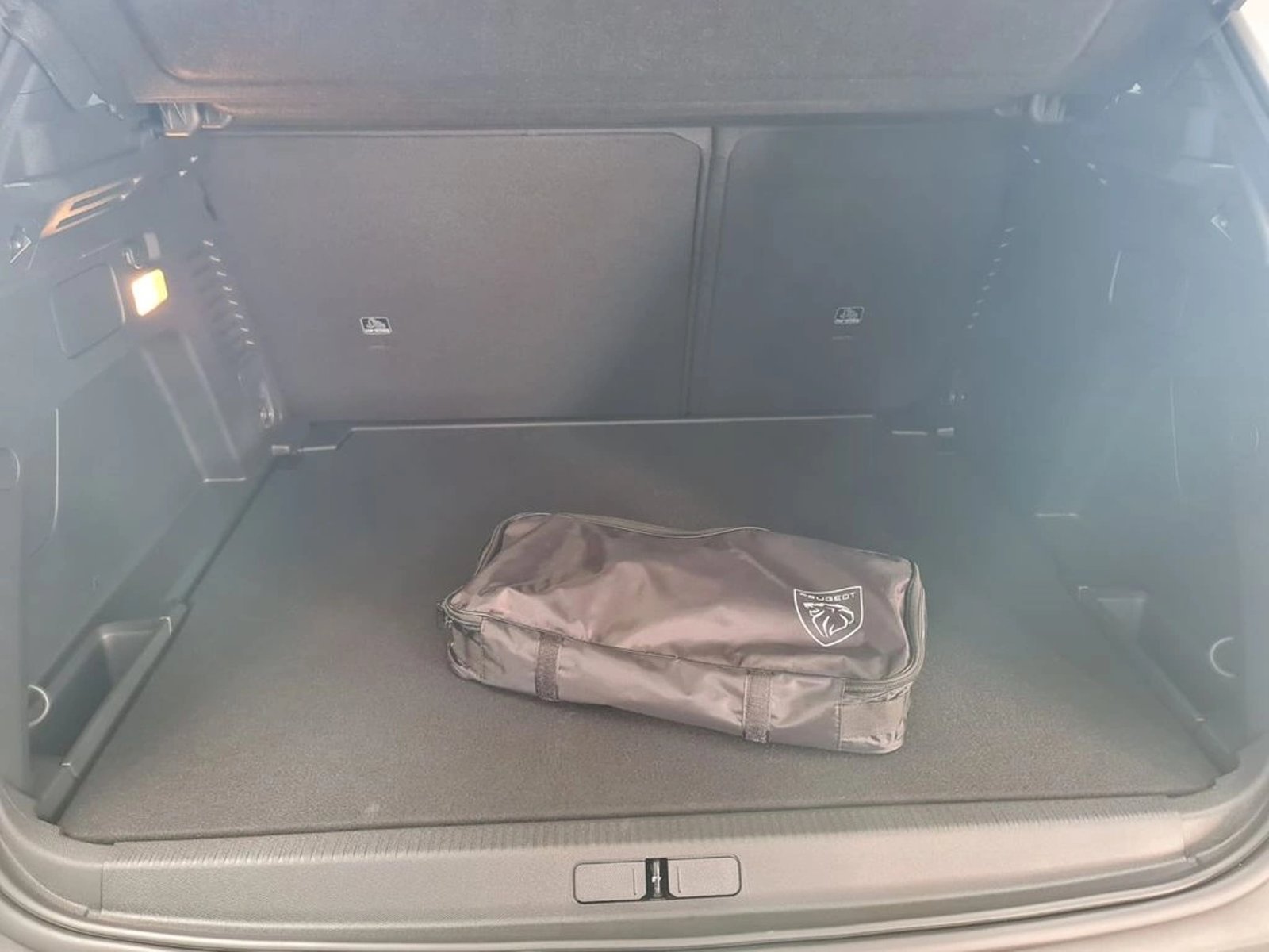 PEUGEOT 3008 Active Pack Puretech 130 2025 - Imagen 7 de 20