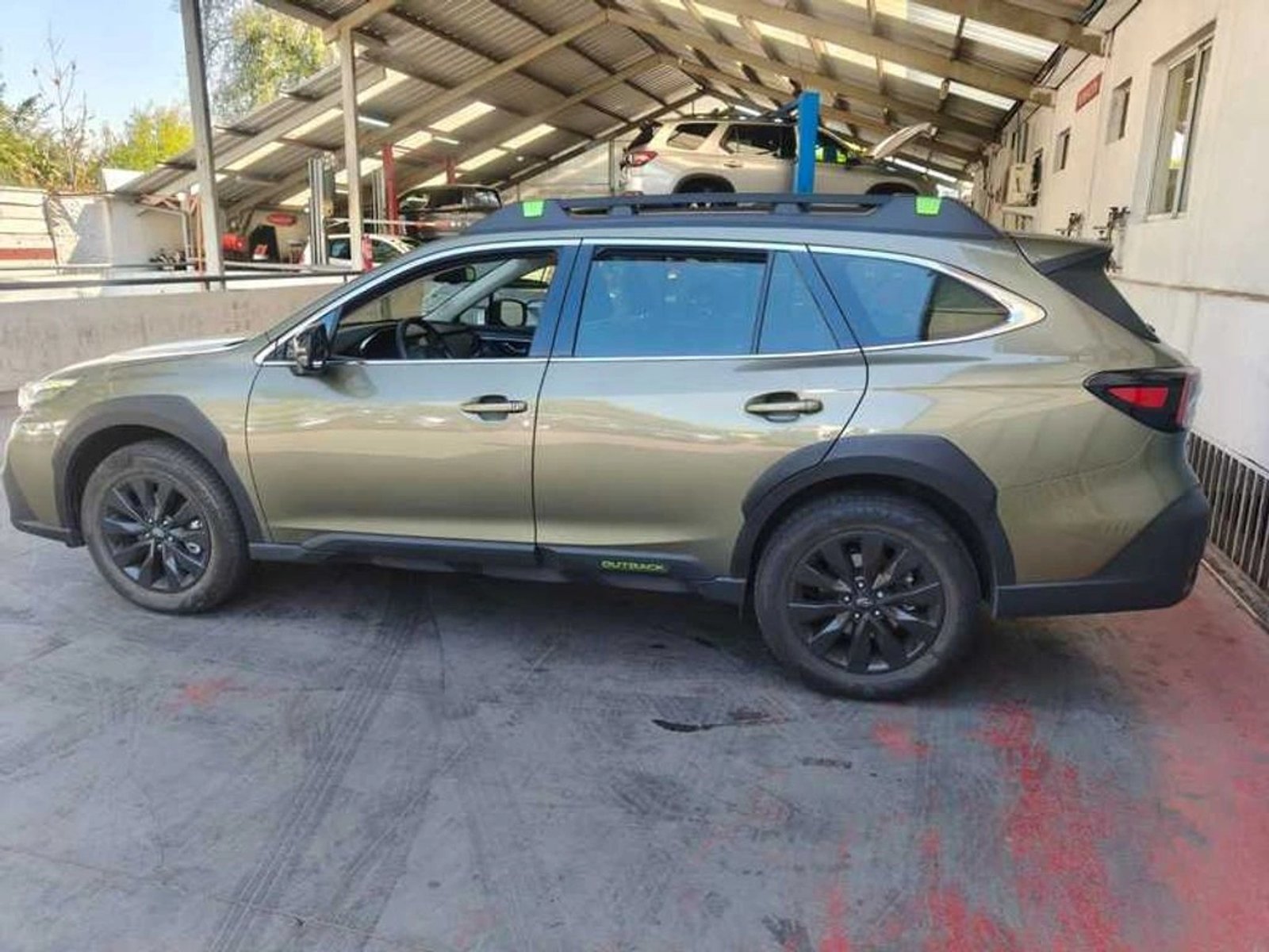 SUBARU OUTBACK 4X4 2.5 AUT 2025 - Imagen 9 de 15